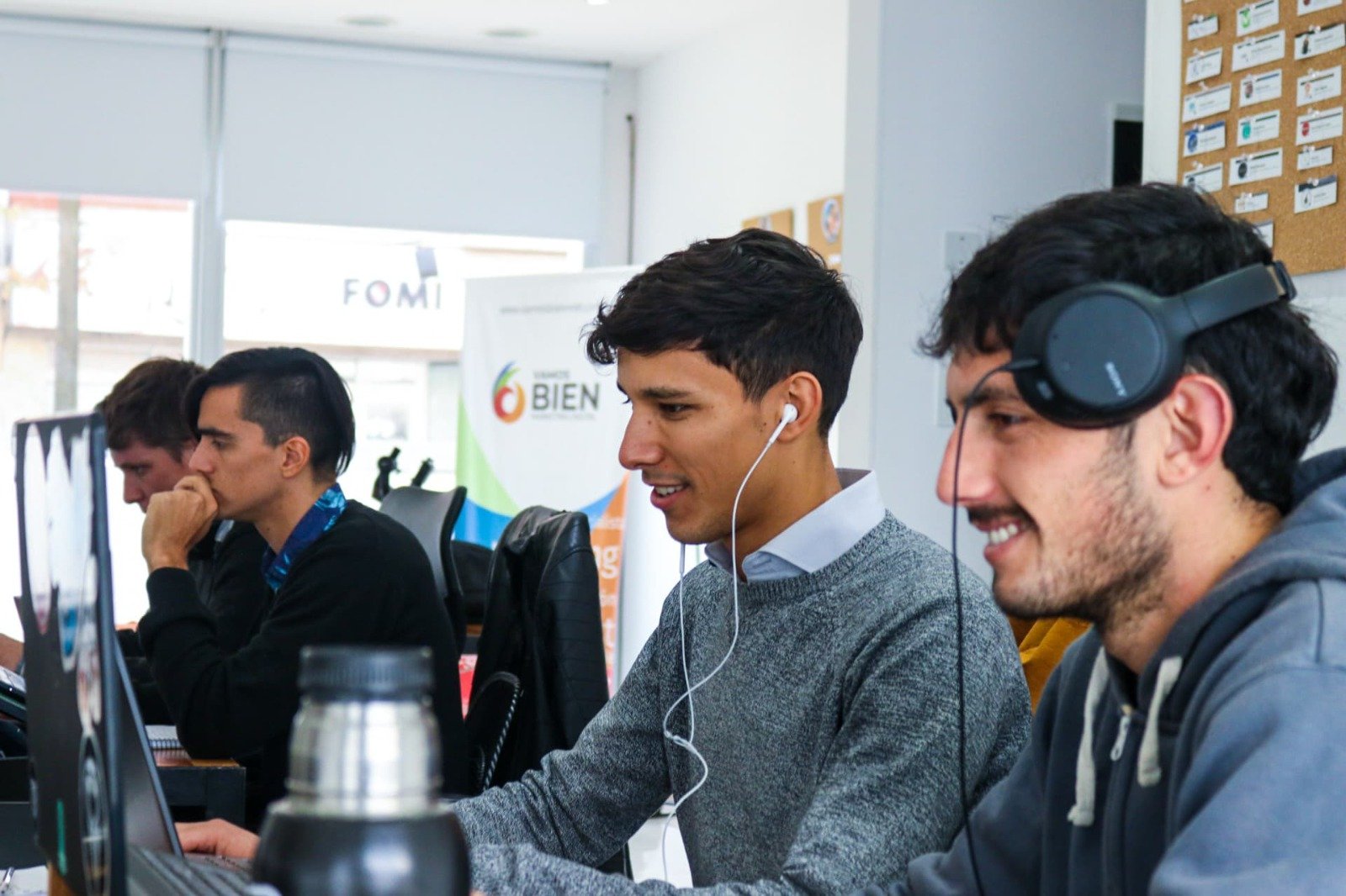 Equipo Vamos Bien en jornada de trabajo